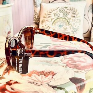 STEVE MADDEN CATEYE SUNGLASSES